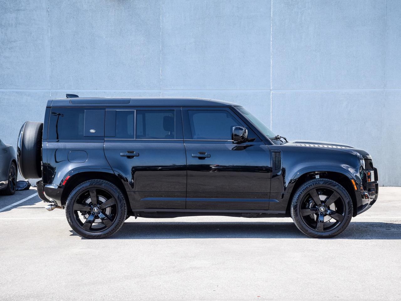 2024 Land Rover Defender V8/RARE/VERY LOW KMS/CLEAN CARFAX/MUST SEE Photo