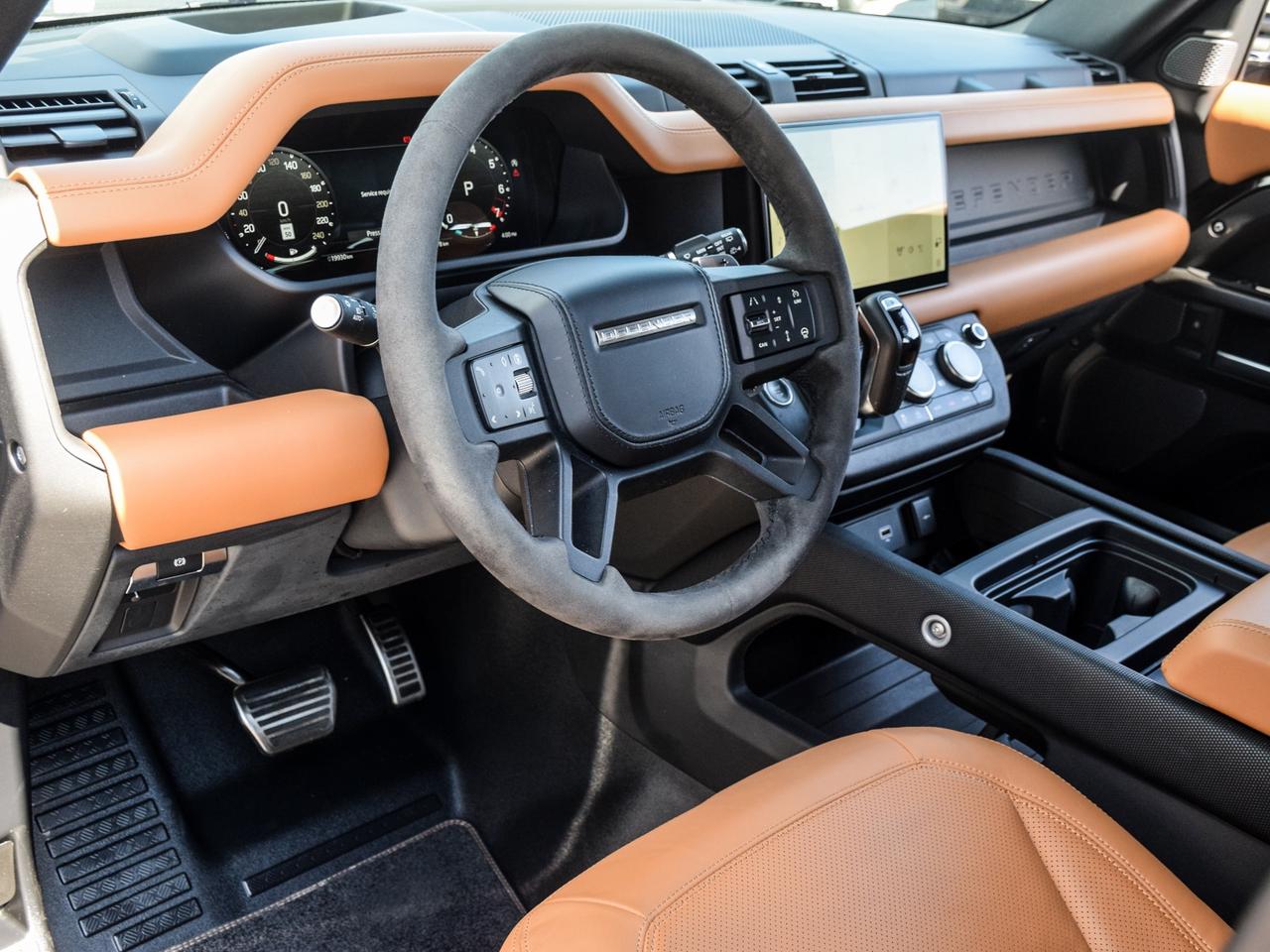 2024 Land Rover Defender V8/RARE/VERY LOW KMS/CLEAN CARFAX/MUST SEE Photo
