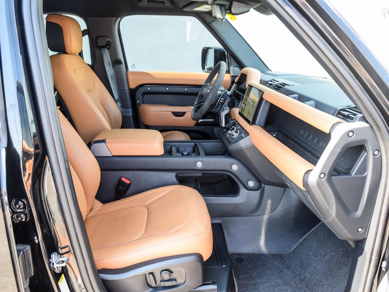 2024 Land Rover Defender V8/RARE/VERY LOW KMS/CLEAN CARFAX/MUST SEE Photo