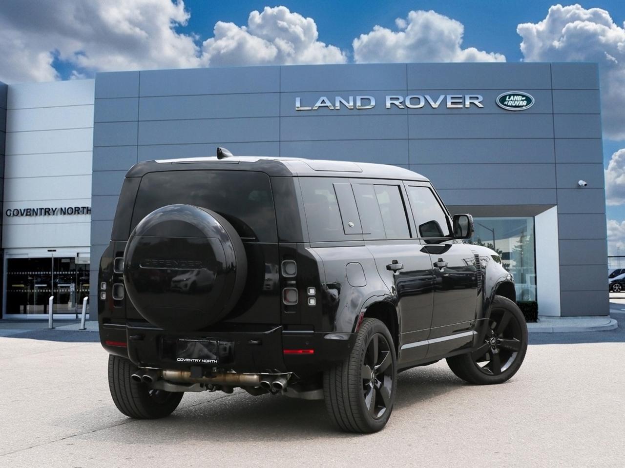 2024 Land Rover Defender V8 /RARE/VERY LOW KMS/CLEAN CARFAX/MUST SEE Photo