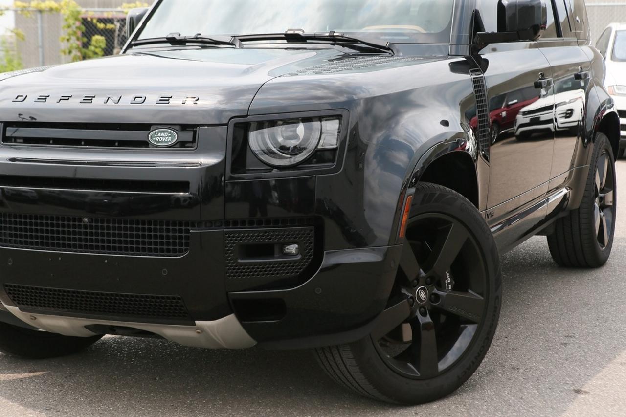 2024 Land Rover Defender V8 /RARE/VERY LOW KMS/CLEAN CARFAX/MUST SEE Photo