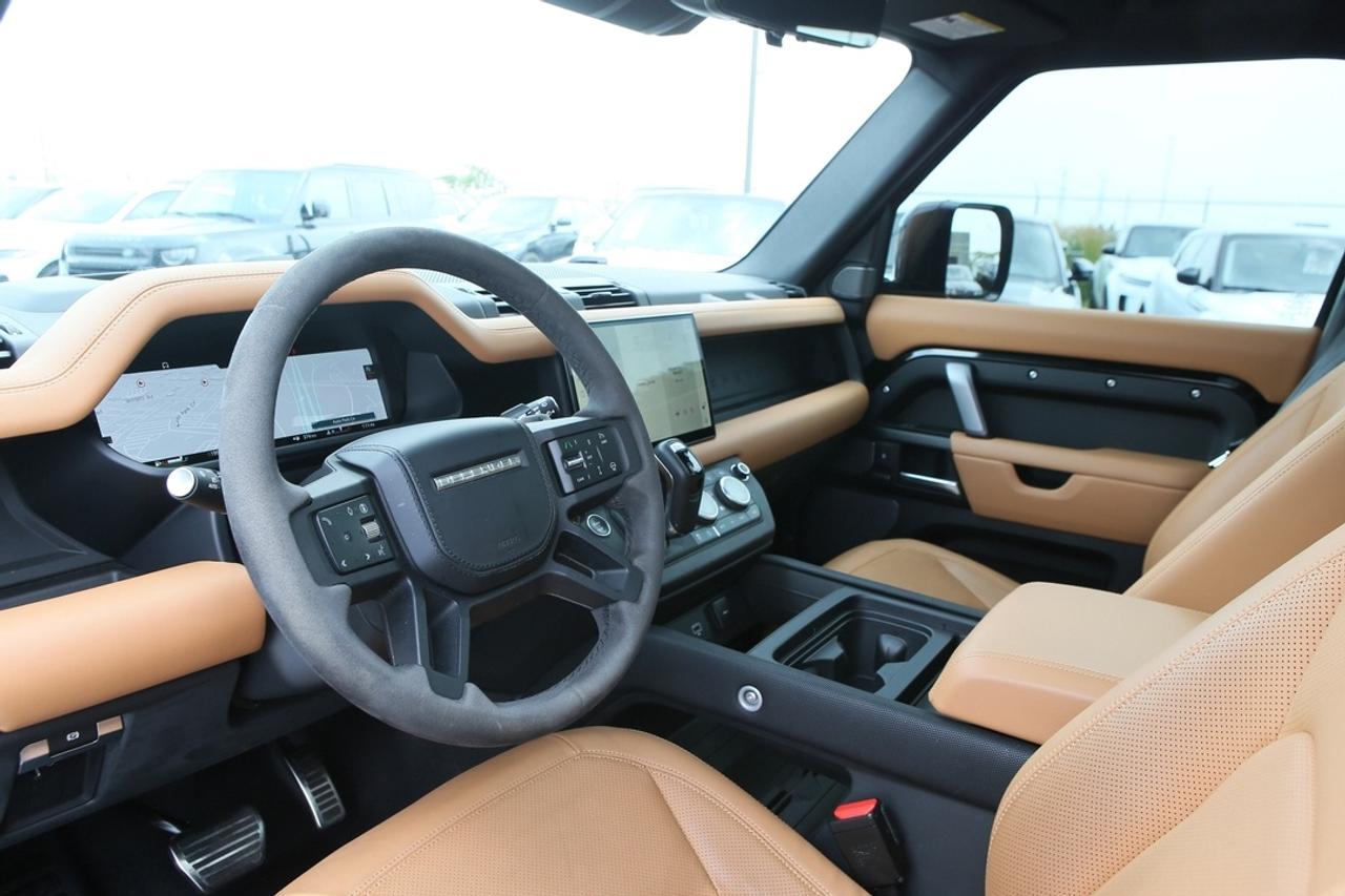 2024 Land Rover Defender V8 /RARE/VERY LOW KMS/CLEAN CARFAX/MUST SEE Photo