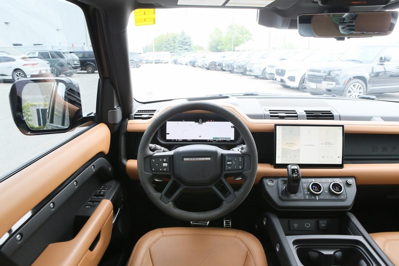 2024 Land Rover Defender V8 /RARE/VERY LOW KMS/CLEAN CARFAX/MUST SEE Photo