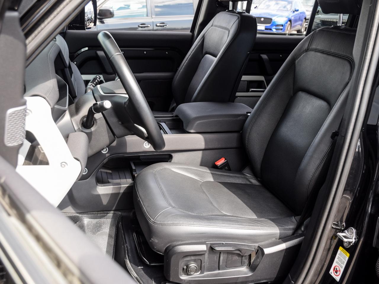 2023 Land Rover Defender S Photo