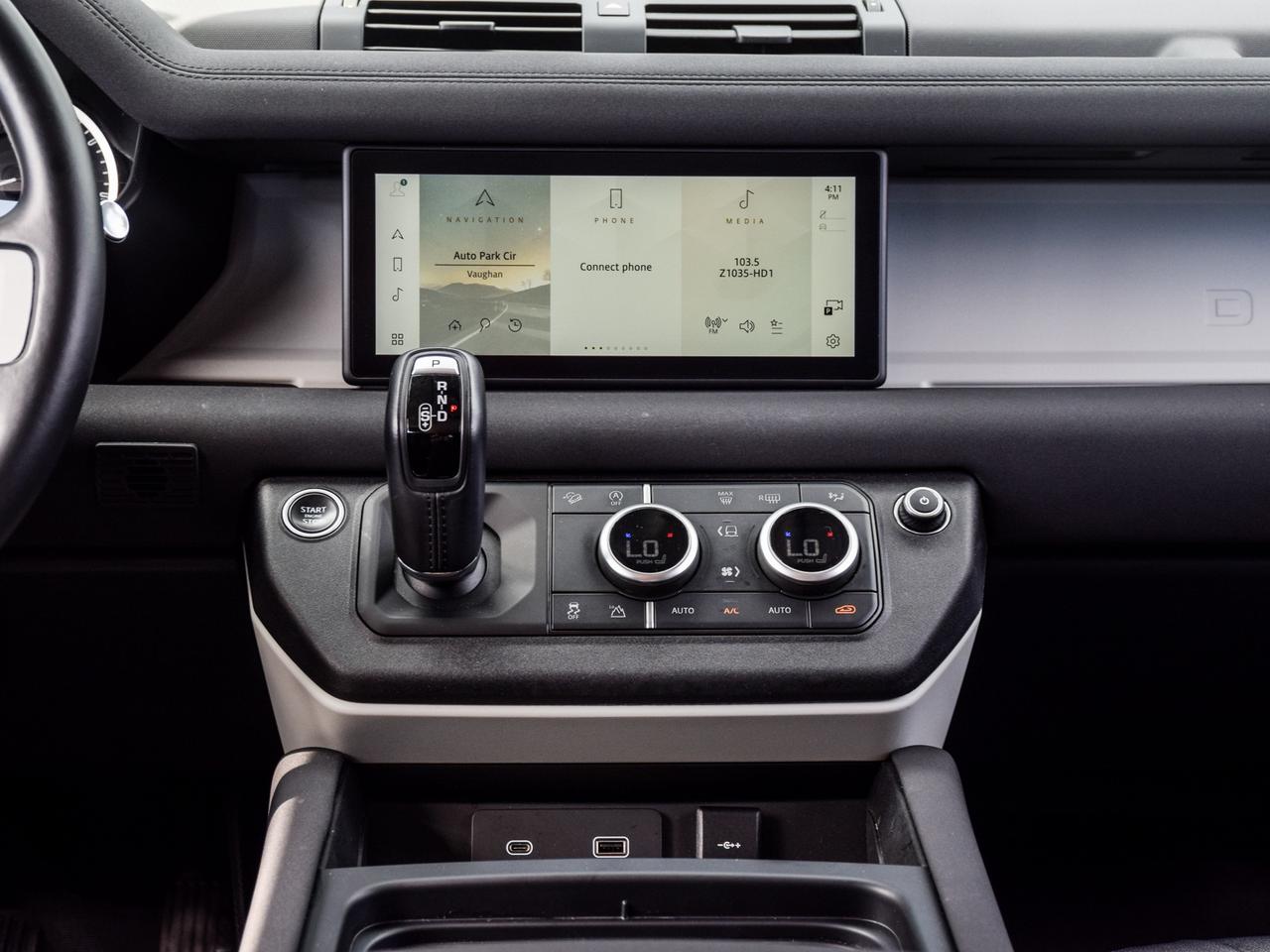 2023 Land Rover Defender S Photo