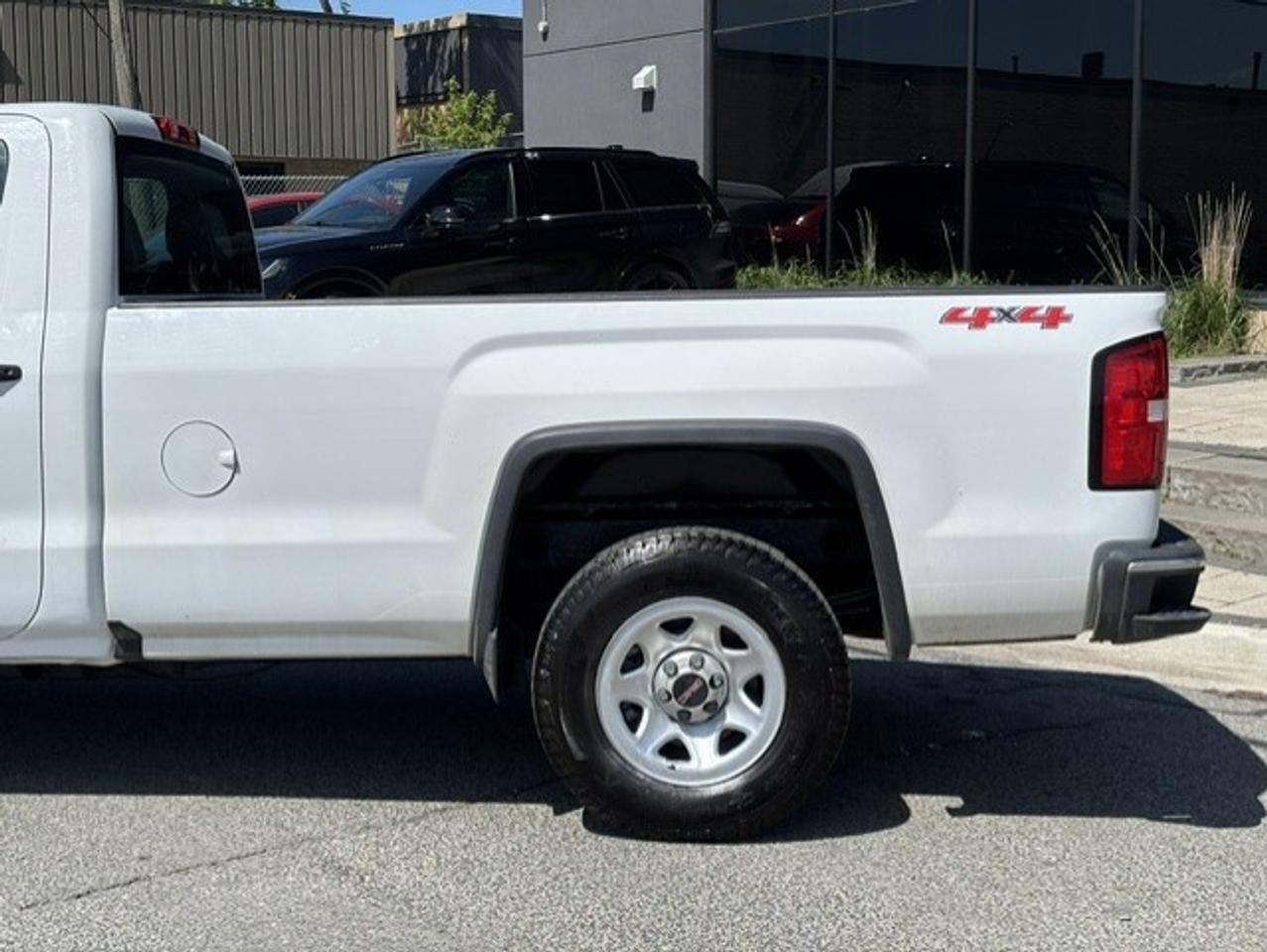 2017 GMC Sierra 1500 4WD **5.3L V8-REGULAR CAB LONG BOX-NO ACCIDENTS** Photo2