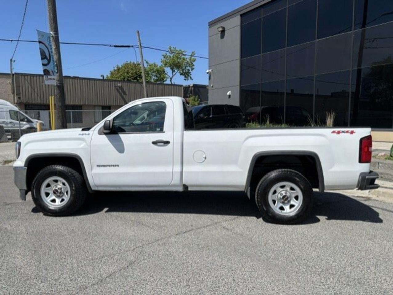 2017 GMC Sierra 1500 4WD **5.3L V8-REGULAR CAB LONG BOX-NO ACCIDENTS** Photo