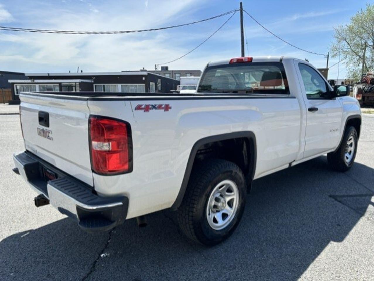 2017 GMC Sierra 1500 4WD **5.3L V8-REGULAR CAB LONG BOX-NO ACCIDENTS** Photo
