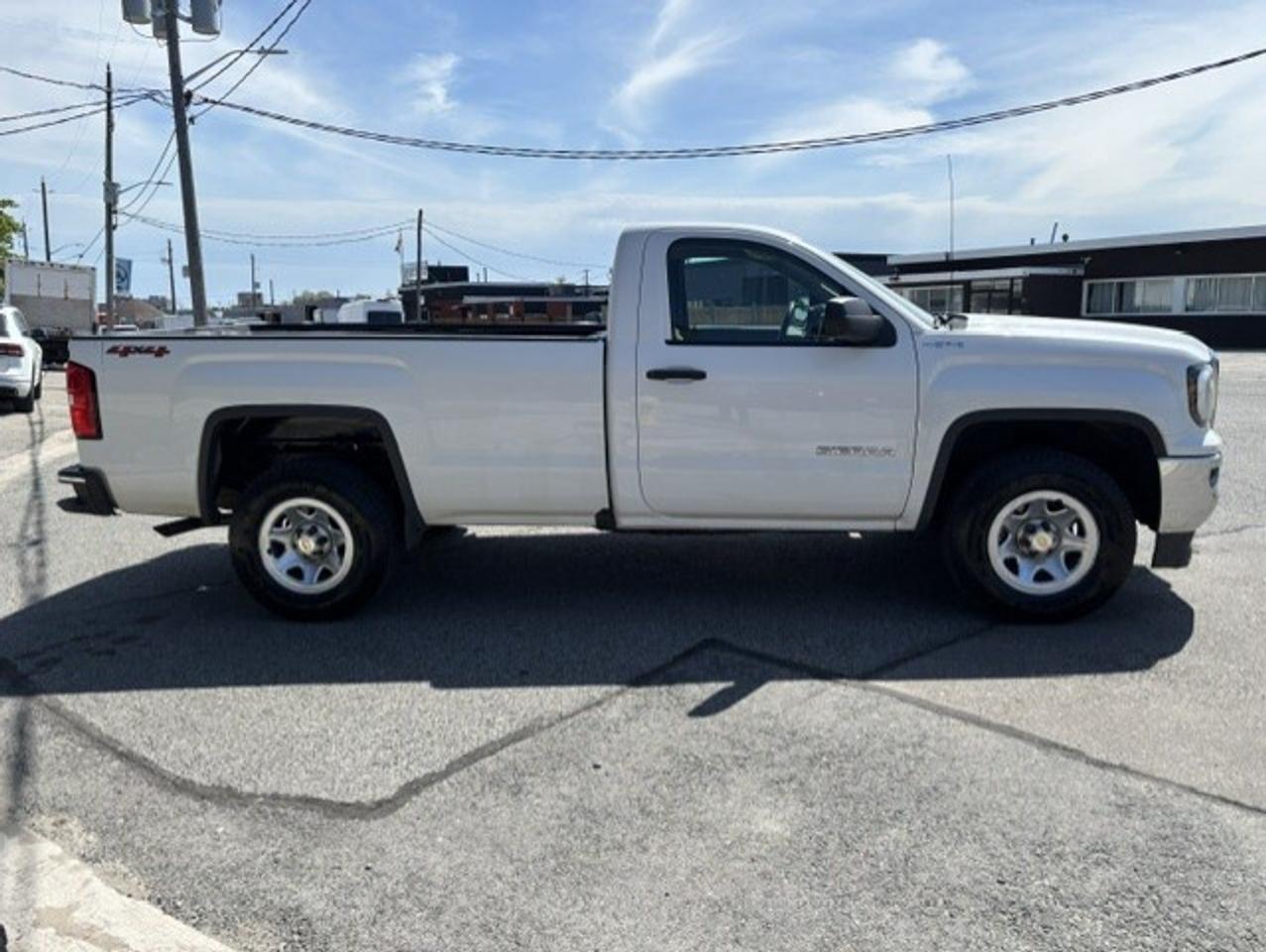 2017 GMC Sierra 1500 4WD **5.3L V8-REGULAR CAB LONG BOX-NO ACCIDENTS** Photo