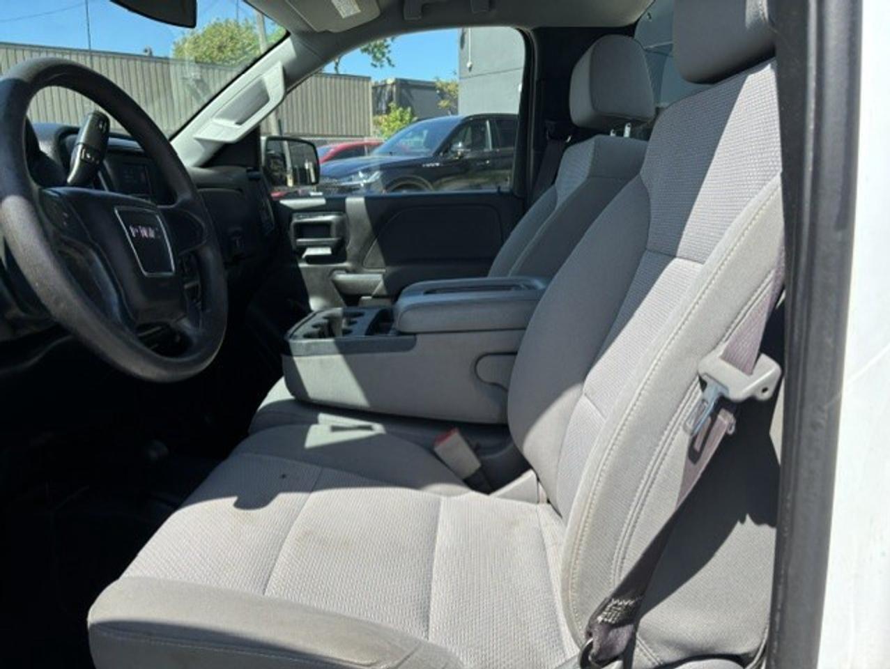 2017 GMC Sierra 1500 4WD **5.3L V8-REGULAR CAB LONG BOX-NO ACCIDENTS** Photo