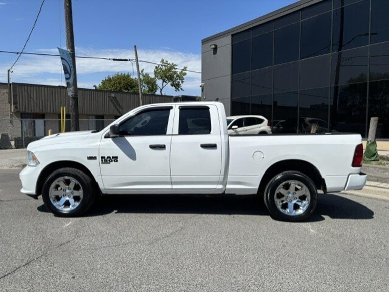 2019 RAM 1500 Classic 4X4 HEMI V8 CLASSIC-CAMERA-REMOTE START-QUAD CAB! Photo