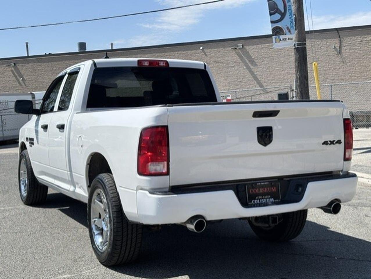 2019 RAM 1500 Classic 4X4 HEMI V8 CLASSIC-CAMERA-REMOTE START-QUAD CAB! Photo