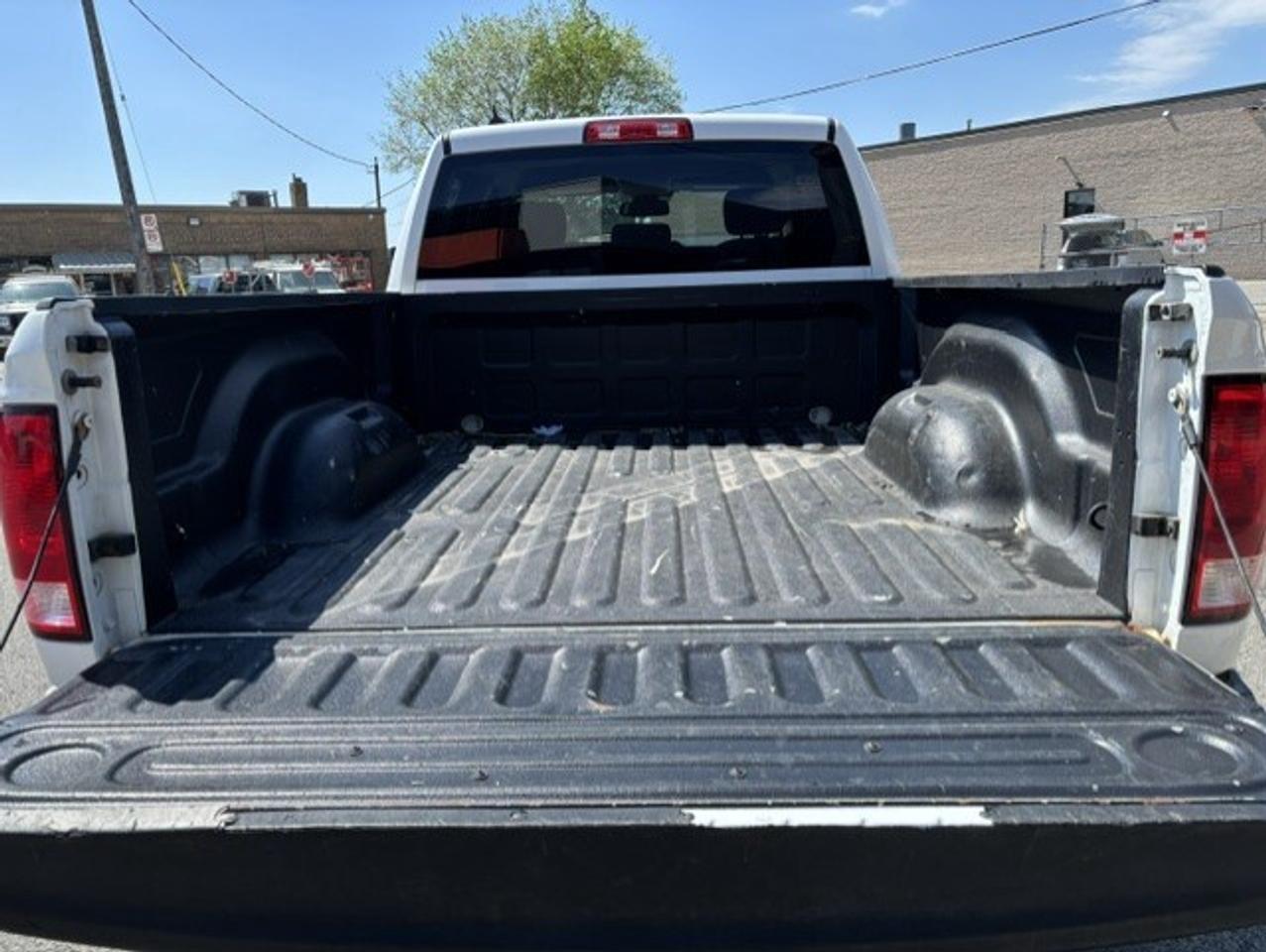 2019 RAM 1500 Classic 4X4 HEMI V8 CLASSIC-CAMERA-REMOTE START-QUAD CAB! Photo