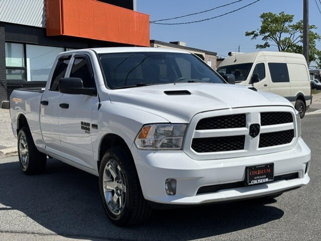 2019 RAM 1500 Classic 4X4 HEMI V8 CLASSIC-CAMERA-REMOTE START-QUAD CAB! Photo