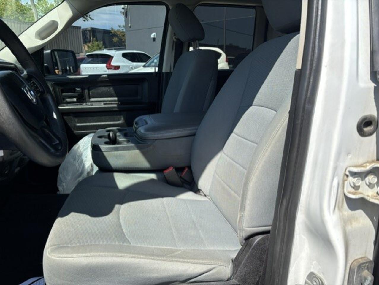 2019 RAM 1500 Classic 4X4 HEMI V8 CLASSIC-CAMERA-REMOTE START-QUAD CAB! Photo
