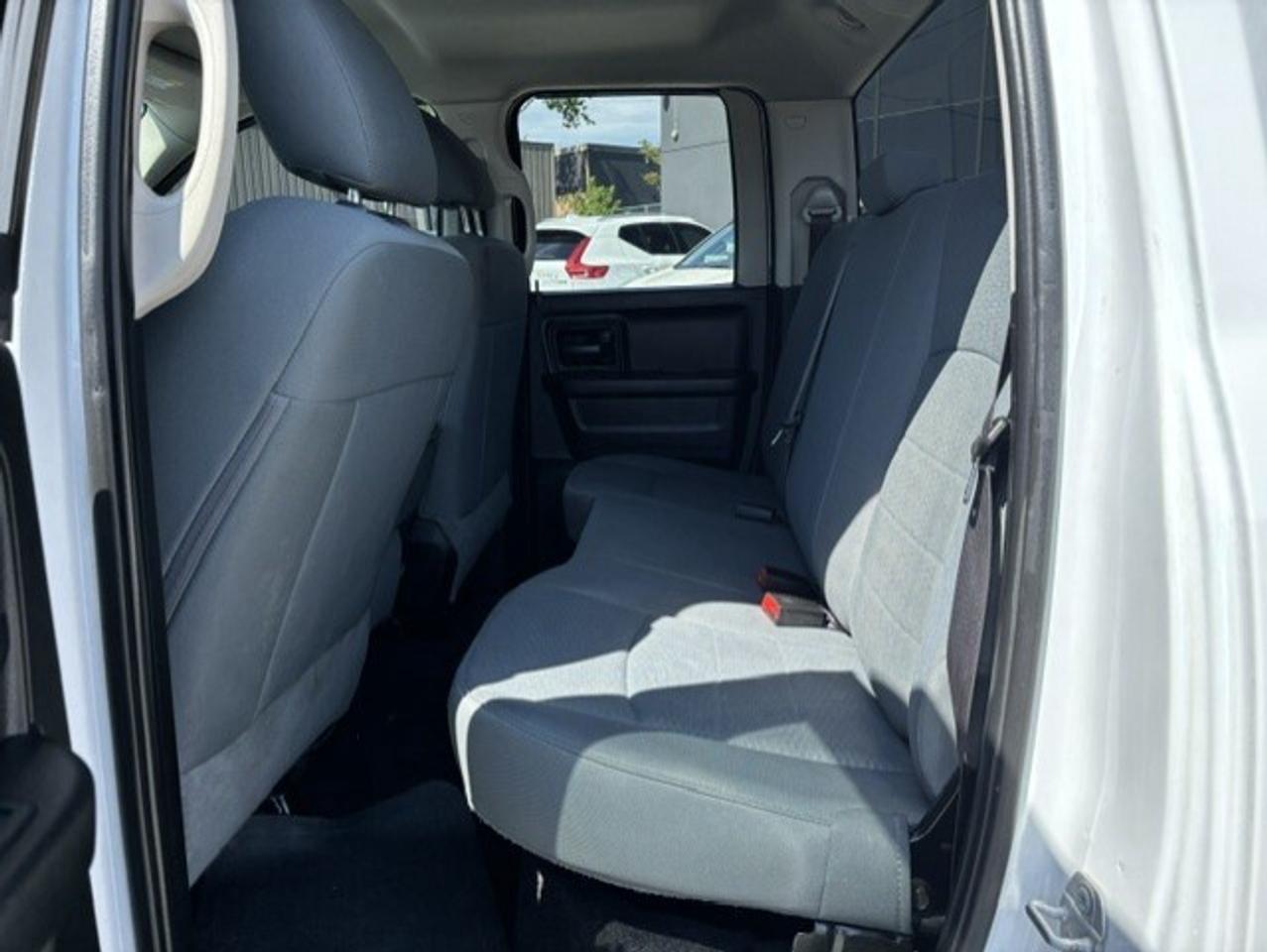 2019 RAM 1500 Classic 4X4 HEMI V8 CLASSIC-CAMERA-REMOTE START-QUAD CAB! Photo