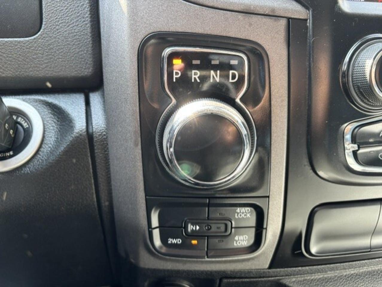 2019 RAM 1500 Classic 4X4 HEMI V8 CLASSIC-CAMERA-REMOTE START-QUAD CAB! Photo