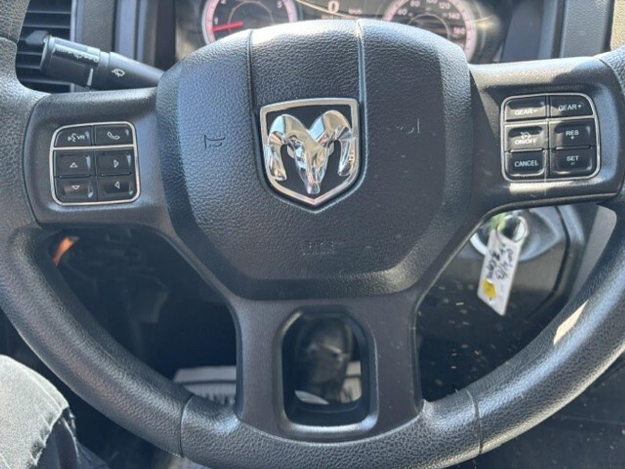 2019 RAM 1500 Classic 4X4 HEMI V8 CLASSIC-CAMERA-REMOTE START-QUAD CAB! Photo