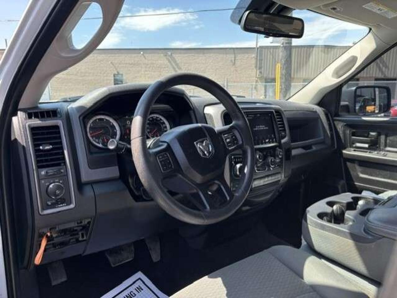 2019 RAM 1500 4X4 HEMI V8 CLASSIC-CAMERA-REMOTE START-QUAD CAB! Photo