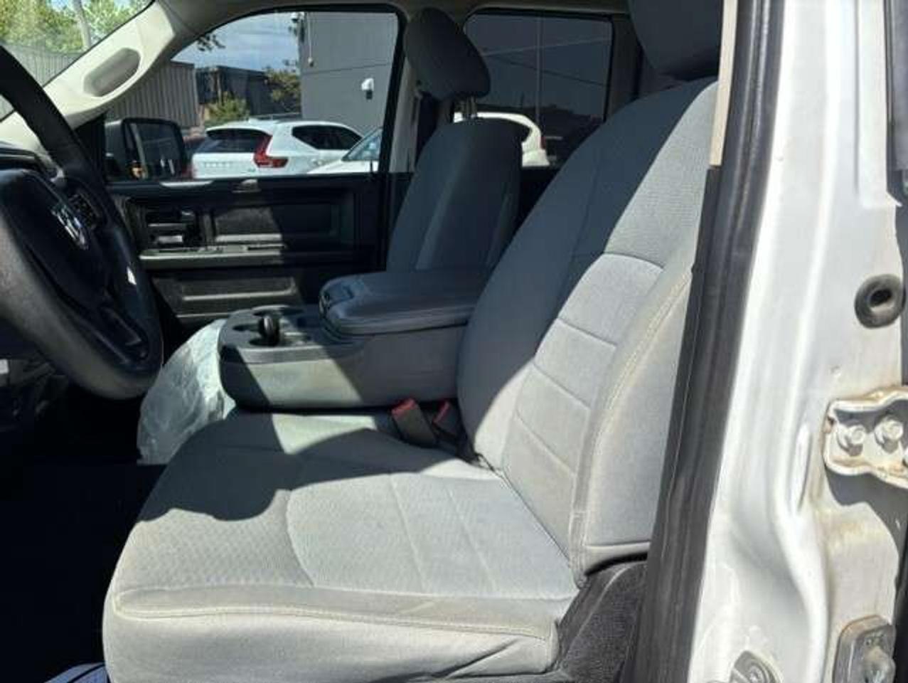 2019 RAM 1500 4X4 HEMI V8 CLASSIC-CAMERA-REMOTE START-QUAD CAB! Photo