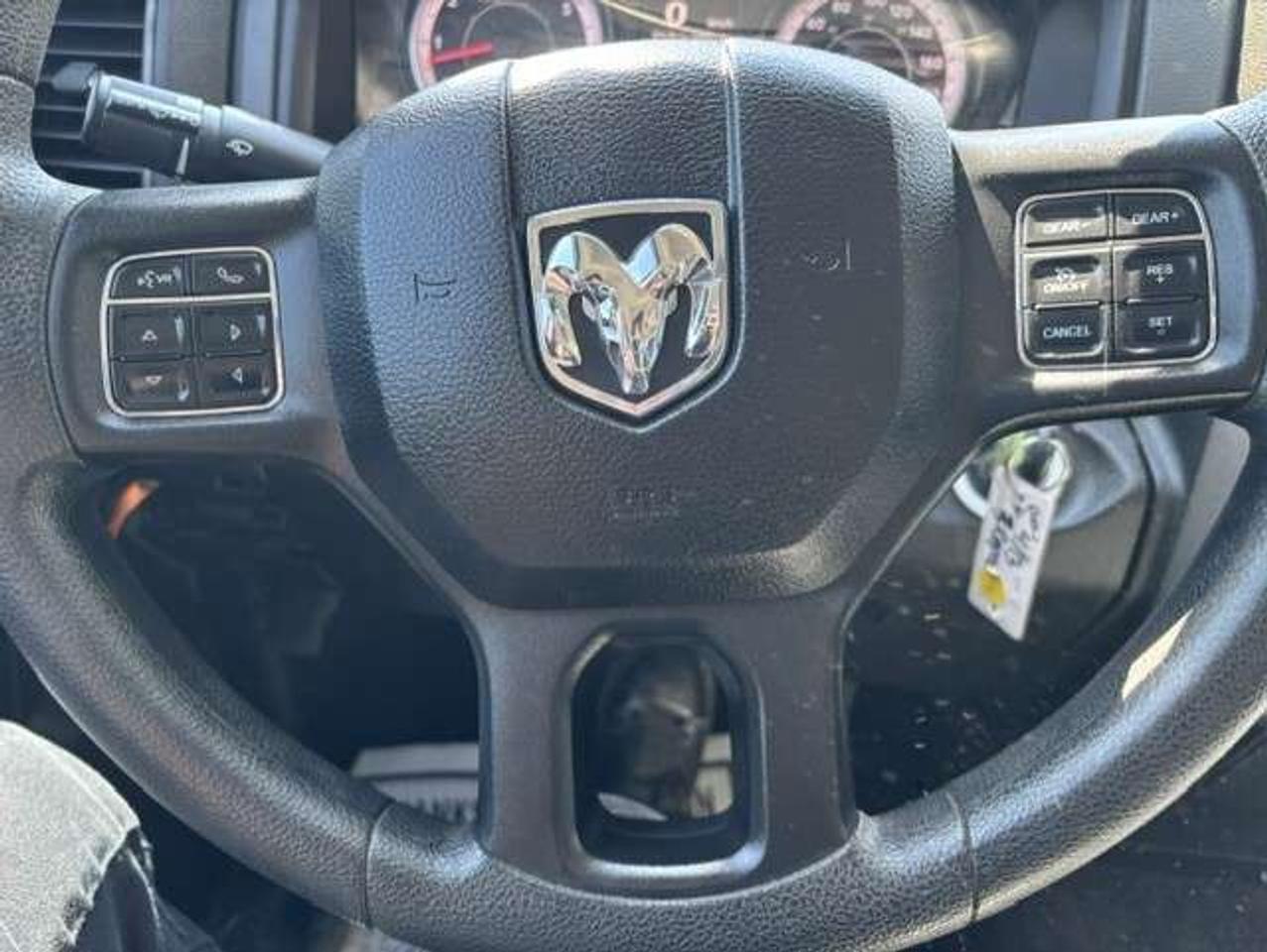 2019 RAM 1500 4X4 HEMI V8 CLASSIC-CAMERA-REMOTE START-QUAD CAB! Photo