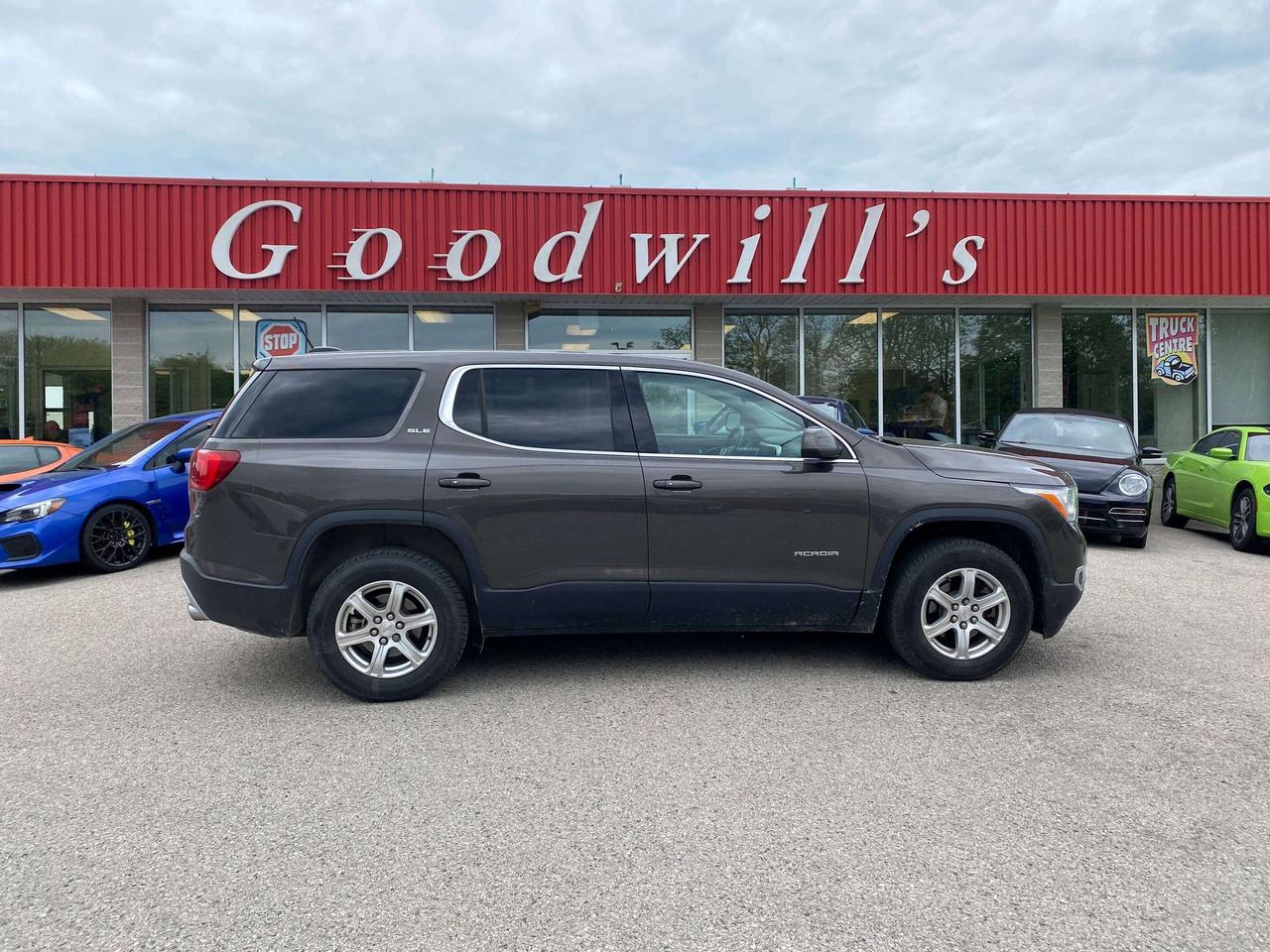 2019 GMC Acadia SLE, AWD, 7 PASSENGER, BACK UP CAMERA! Photo