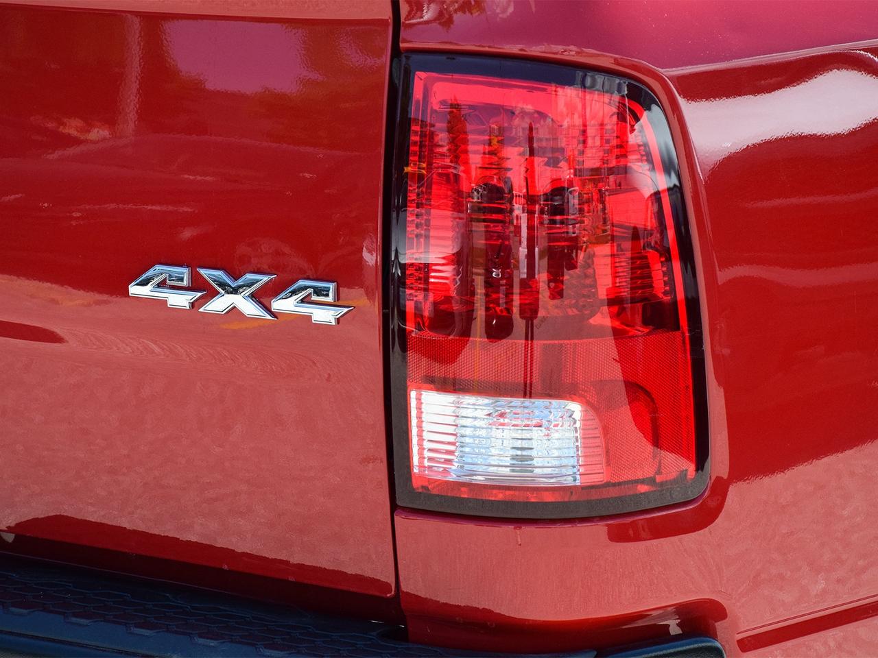 2017 RAM 1500 Crew Cab Tradesman 4x4 ~HEMI ~Bluetooth ~Alloys Photo