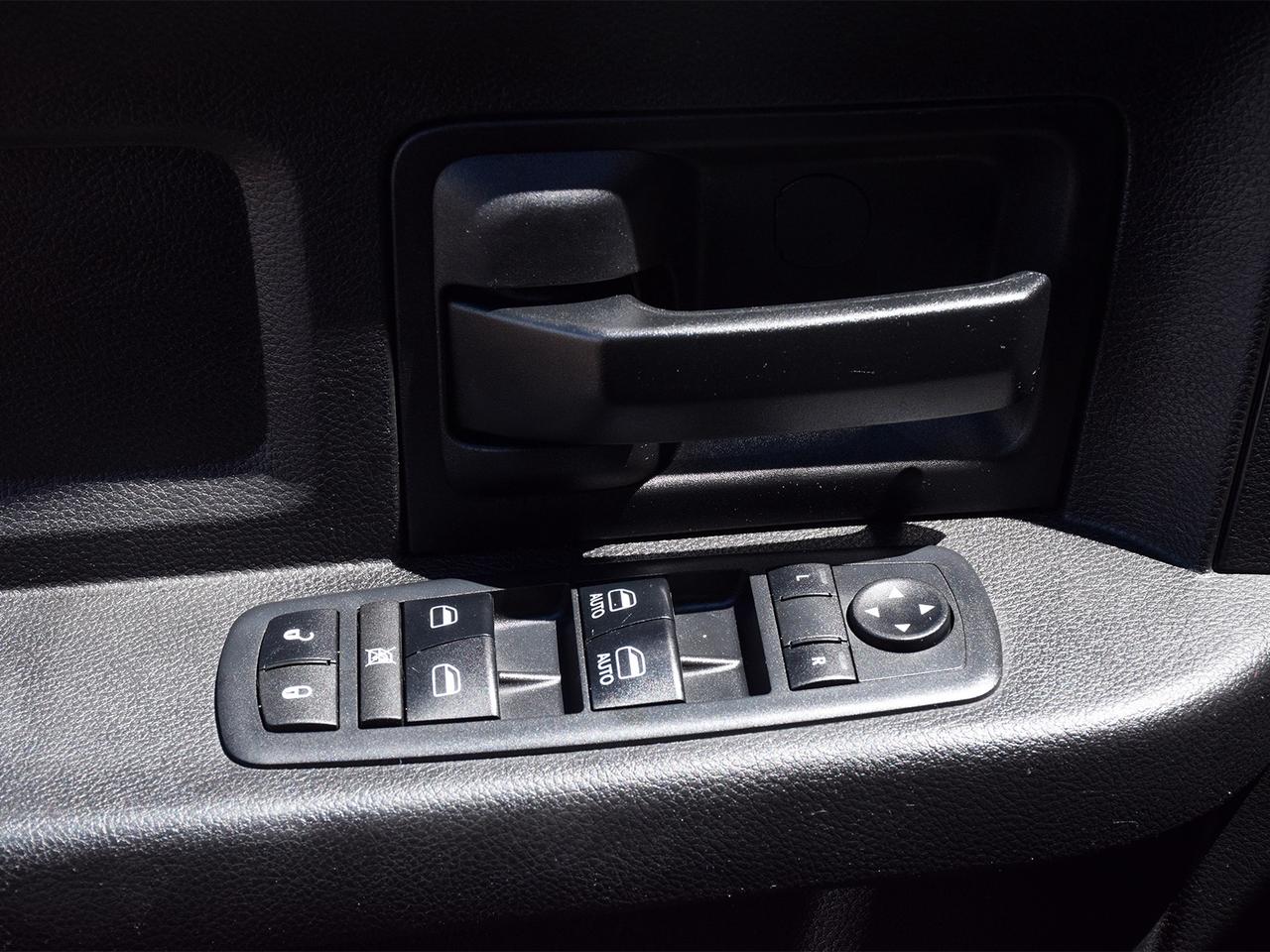 2017 RAM 1500 Crew Cab Tradesman 4x4 ~HEMI ~Bluetooth ~Alloys Photo