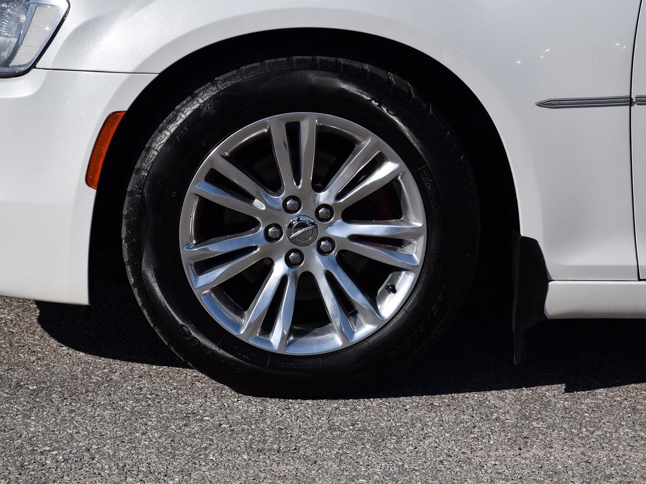 2015 Chrysler 300 Limited ~Heated Leather ~Camera ~Panoramic Roof Photo4