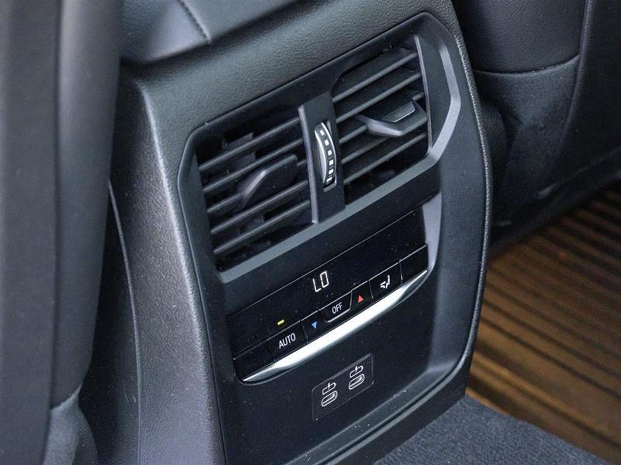 2024 BMW 330 i xDrive 4dr All-Wheel Drive Sedan Photo
