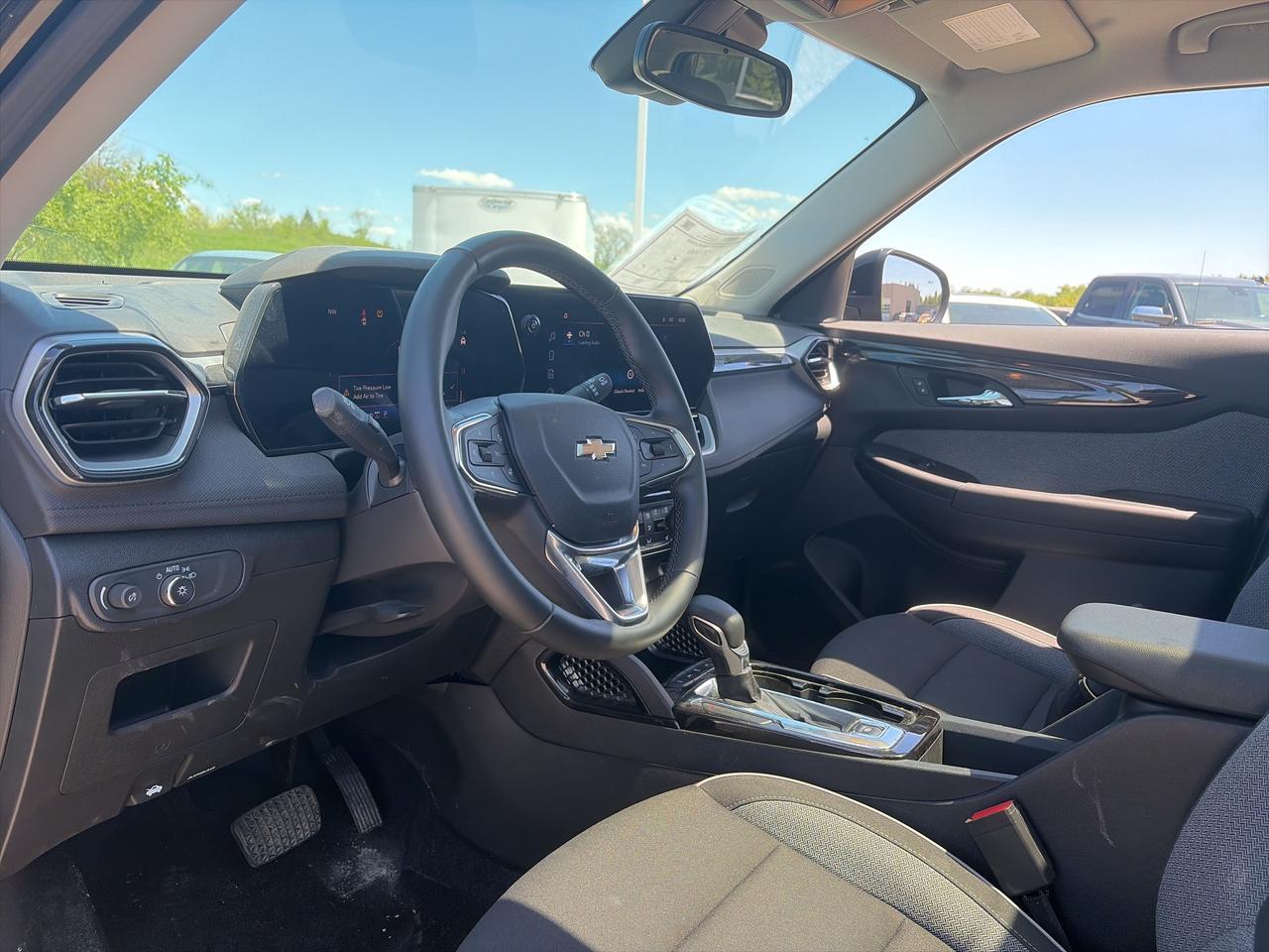 2024 Chevrolet TrailBlazer LT AWD   Heated Seats & Steering Wheel   Blindspot Photo