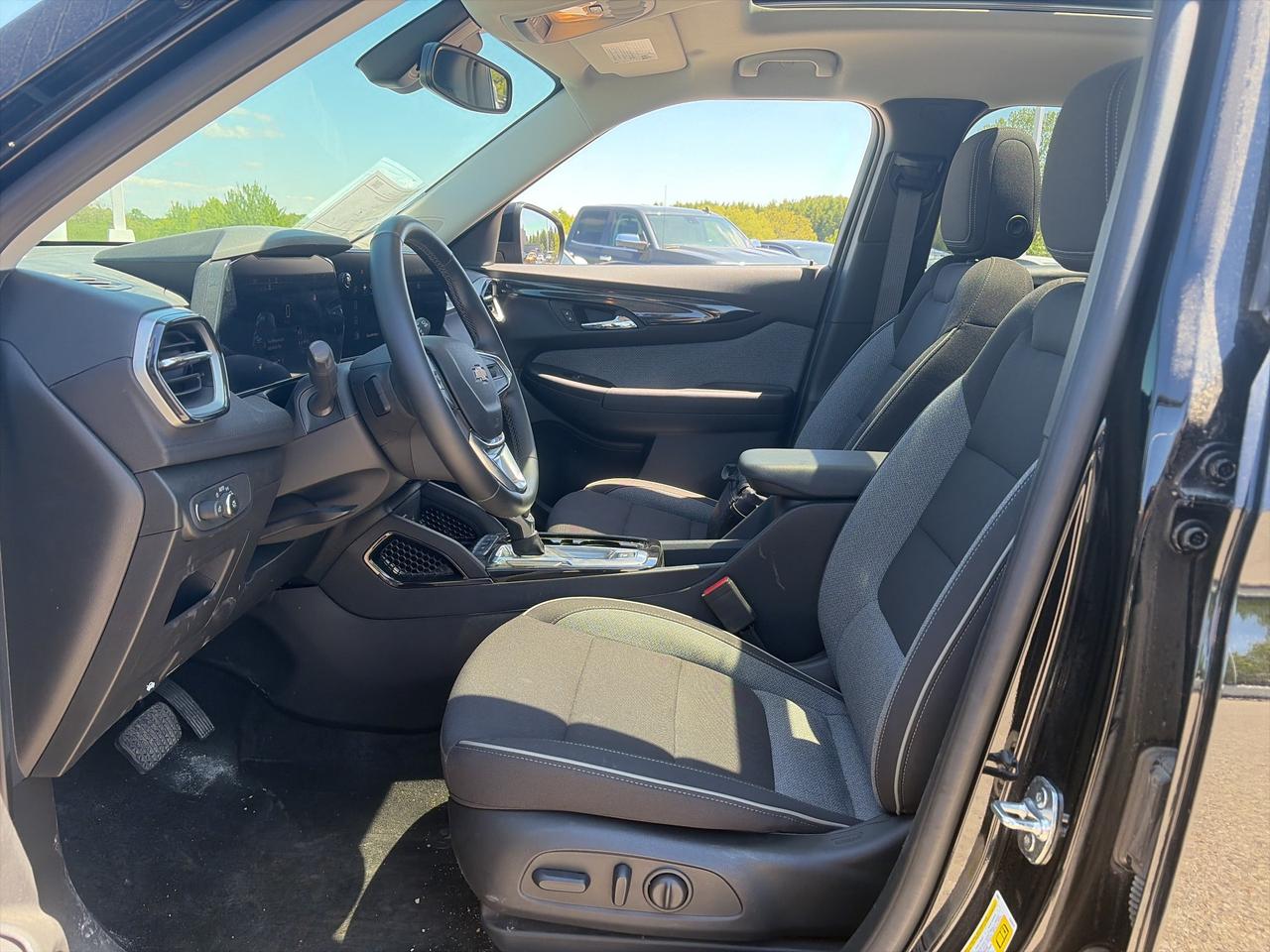 2024 Chevrolet TrailBlazer LT AWD   Heated Seats & Steering Wheel   Blindspot Photo