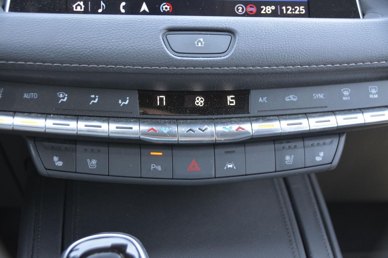 2023 Cadillac XT4 Premium Luxury Photo