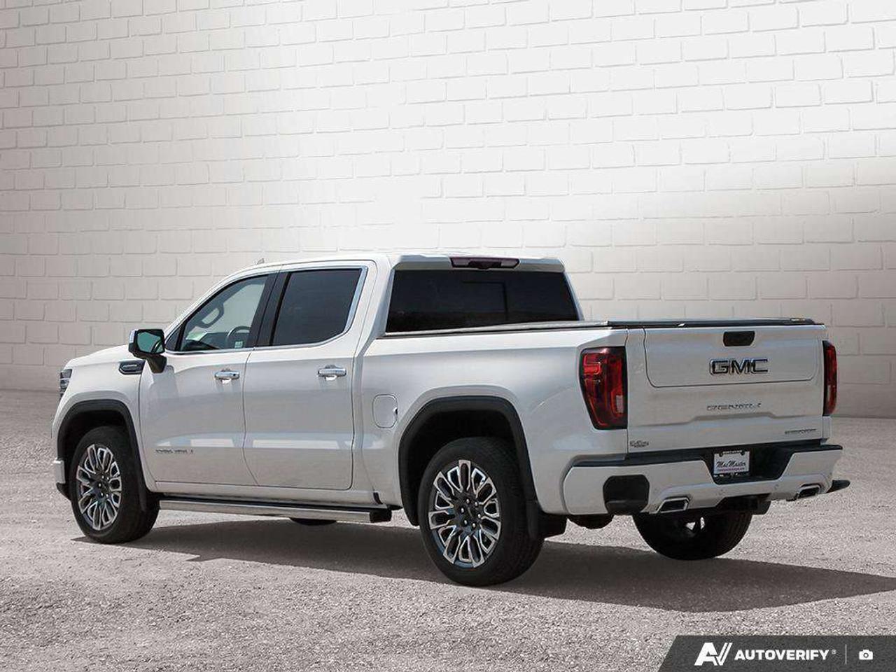 2024 GMC Sierra 1500 DENALI ULTIMATE, 3.0L DURAMAX, 4X4, ALLOYS, LEATHER, MACMASTER ORIGINAL, 1-OWNER, CERTIFIED PREOWNED! Photo