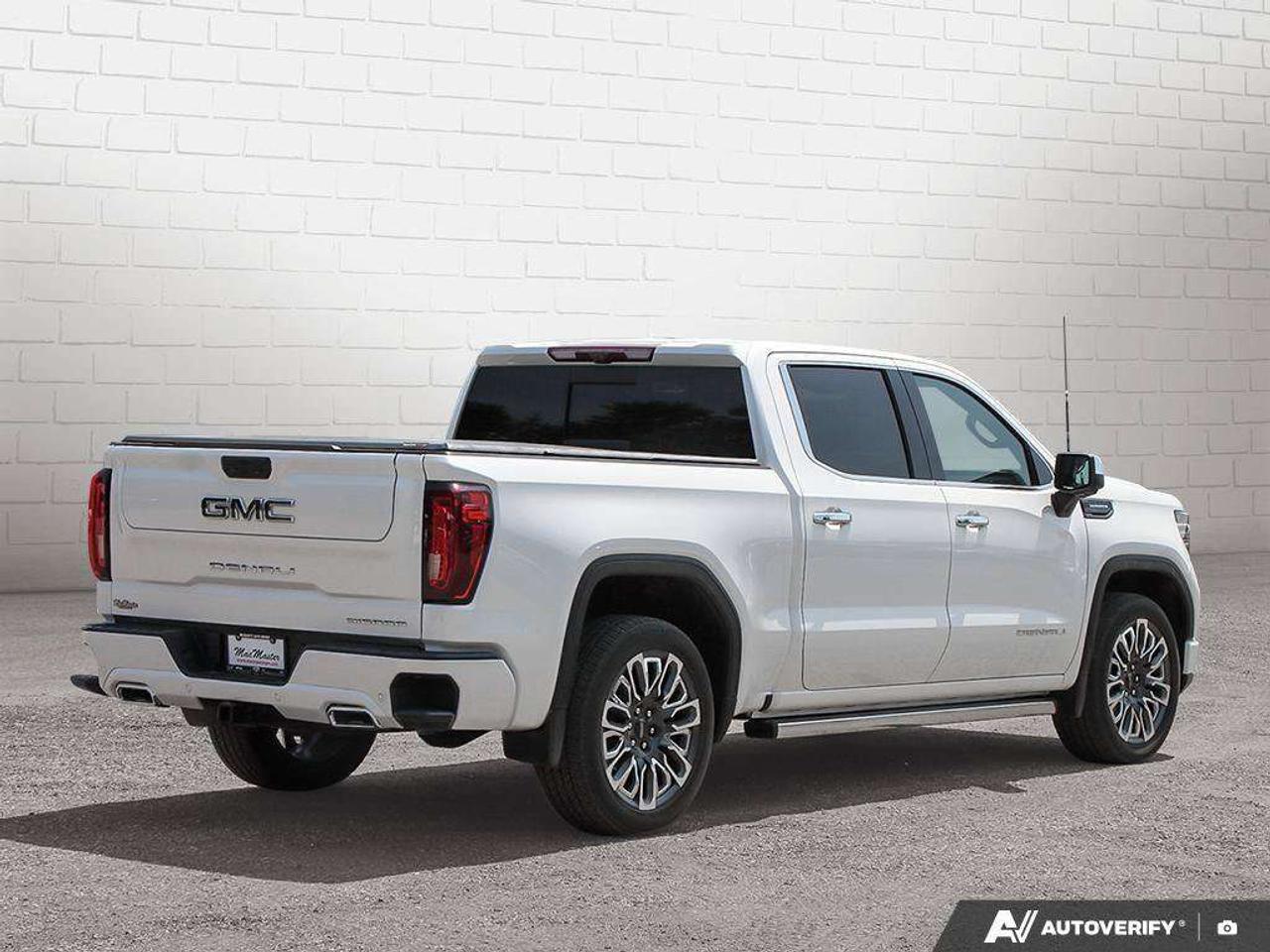 2024 GMC Sierra 1500 DENALI ULTIMATE, 3.0L DURAMAX, 4X4, ALLOYS, LEATHER, MACMASTER ORIGINAL, 1-OWNER, CERTIFIED PREOWNED! Photo4