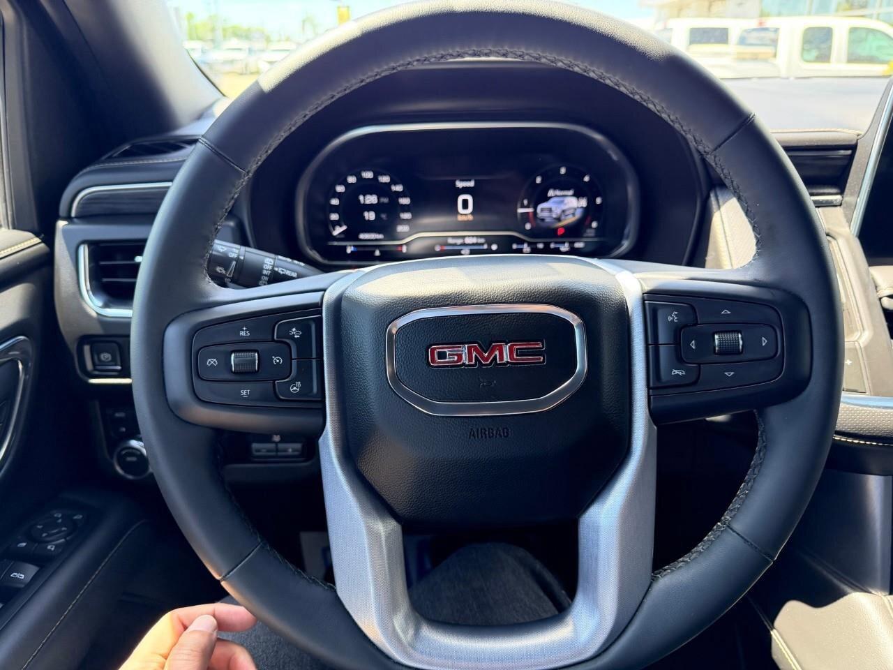 2023 GMC Yukon XL SLTSLT, 5.3L V8, 4X4, LEATHER, ALLOYS, BOSE, MACMA Photo