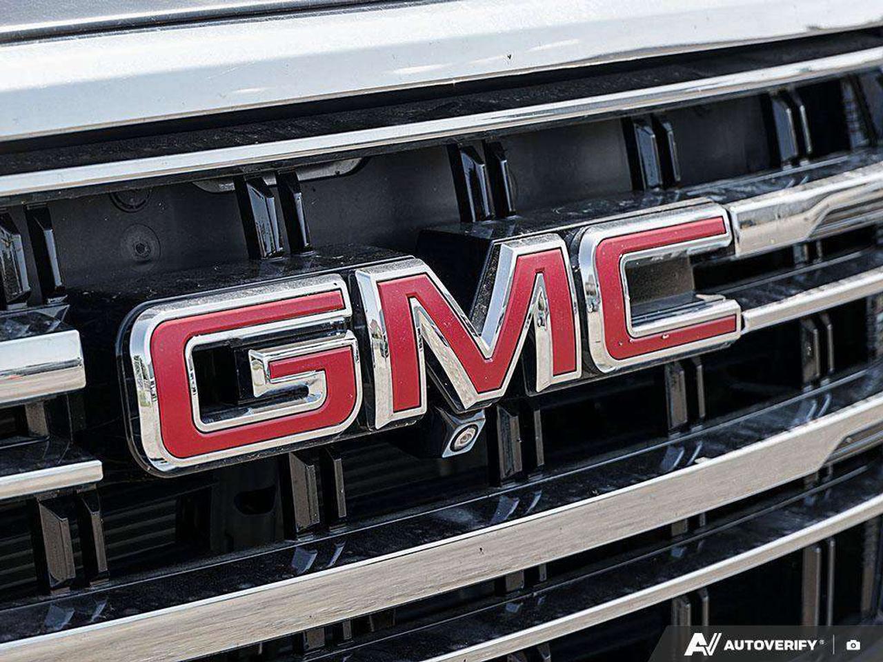 2023 GMC Yukon SLT, 5.3L V8, 4X4, LEATHER, ALLOYS, BOSE, 7-PASSENGER, MACMASTER ORIGINAL, 1-OWNER, CERTIFIED PREOWNED! Photo