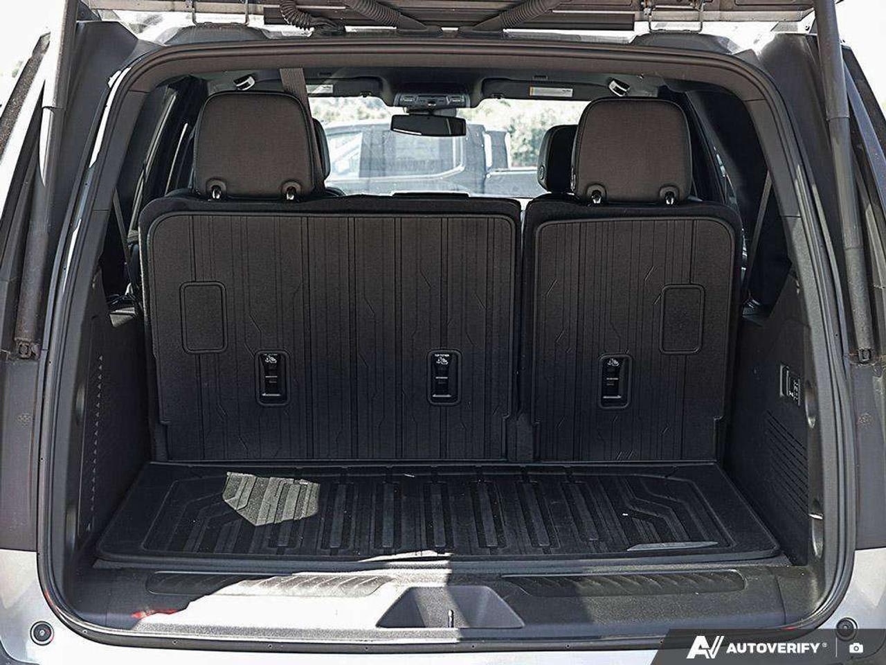 2023 GMC Yukon SLT, 5.3L V8, 4X4, LEATHER, ALLOYS, BOSE, 7-PASSENGER, MACMASTER ORIGINAL, 1-OWNER, CERTIFIED PREOWNED! Photo