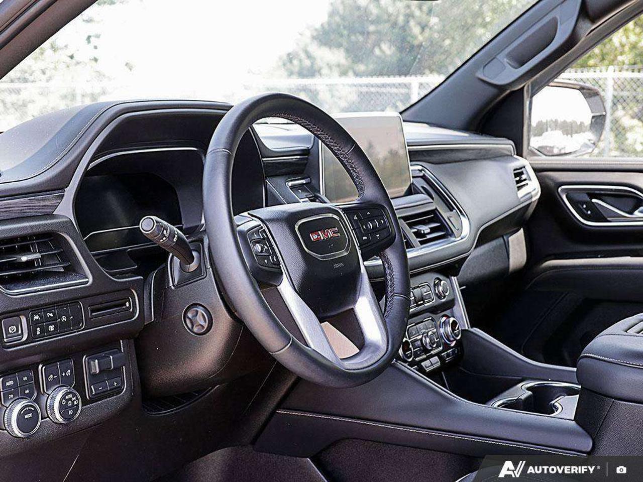 2023 GMC Yukon SLT, 5.3L V8, 4X4, LEATHER, ALLOYS, BOSE, 7-PASSENGER, MACMASTER ORIGINAL, 1-OWNER, CERTIFIED PREOWNED! Photo