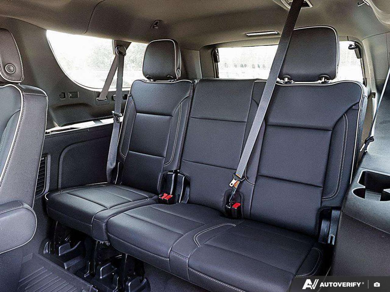 2023 GMC Yukon SLT, 5.3L V8, 4X4, LEATHER, ALLOYS, BOSE, 7-PASSENGER, MACMASTER ORIGINAL, 1-OWNER, CERTIFIED PREOWNED! Photo