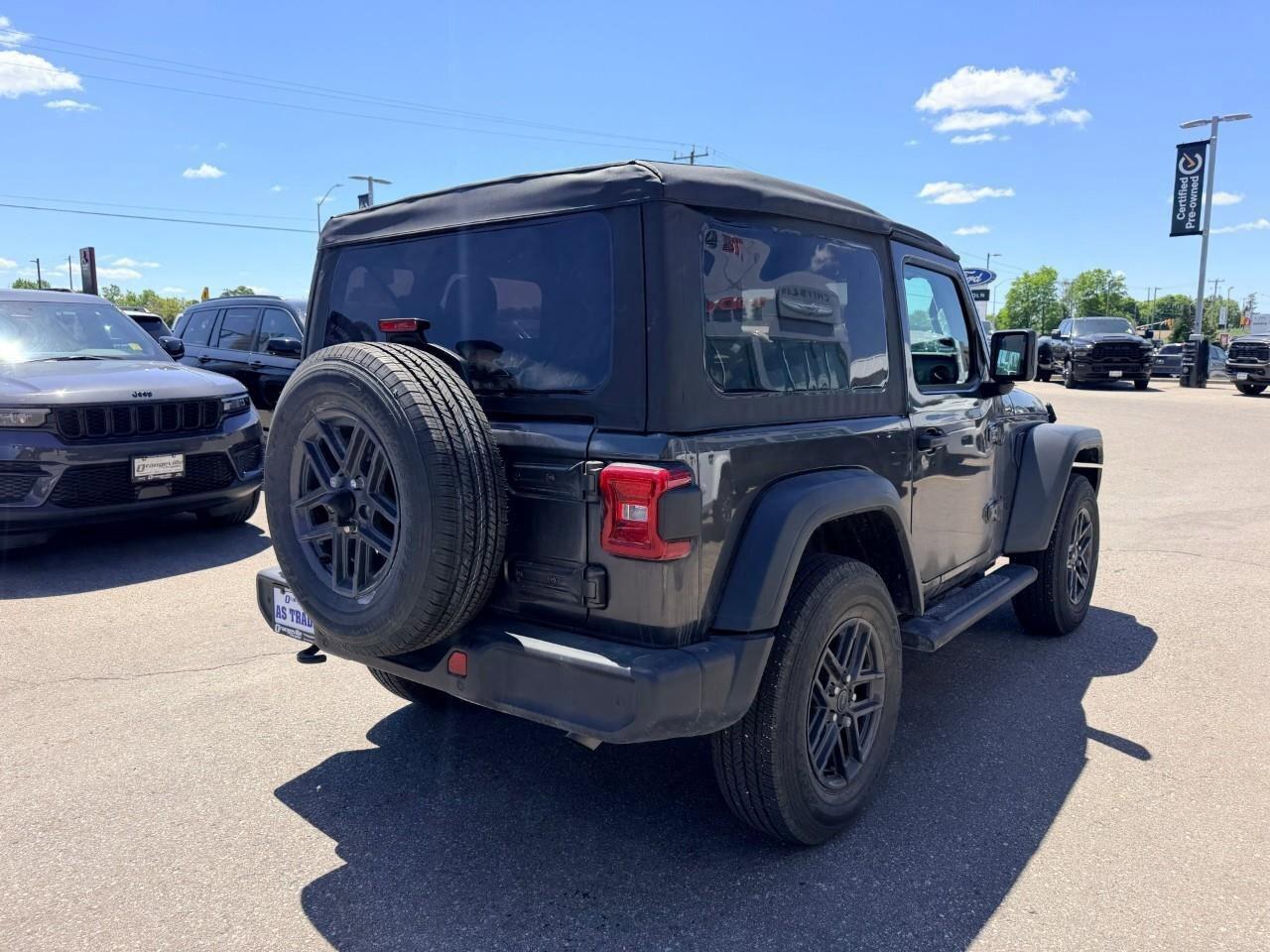 2025 Jeep Wrangler  Photo