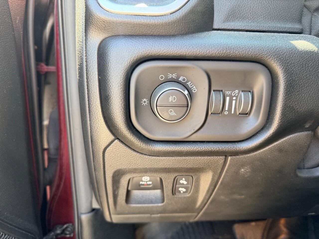 2019 RAM 1500 Big Horn 4x4 Crew Cab 5'7  Box Photo