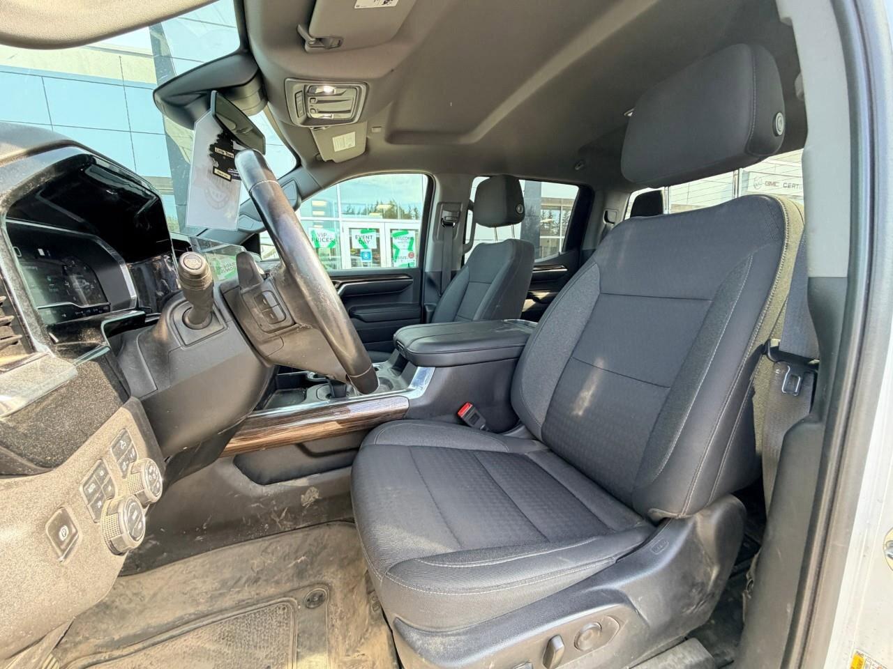2023 Chevrolet Silverado 1500 4WD Crew Cab 147  RST Photo