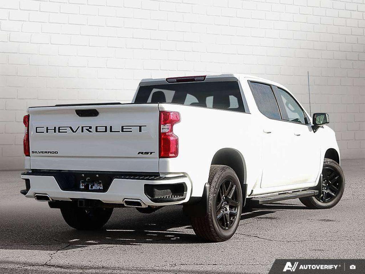 2023 Chevrolet Silverado 1500 RST, 3.0L DURAMAX, 4X4, ALLOYS, CLOTH, 1-OWNER, CERTIFIED PREOWNED! Photo