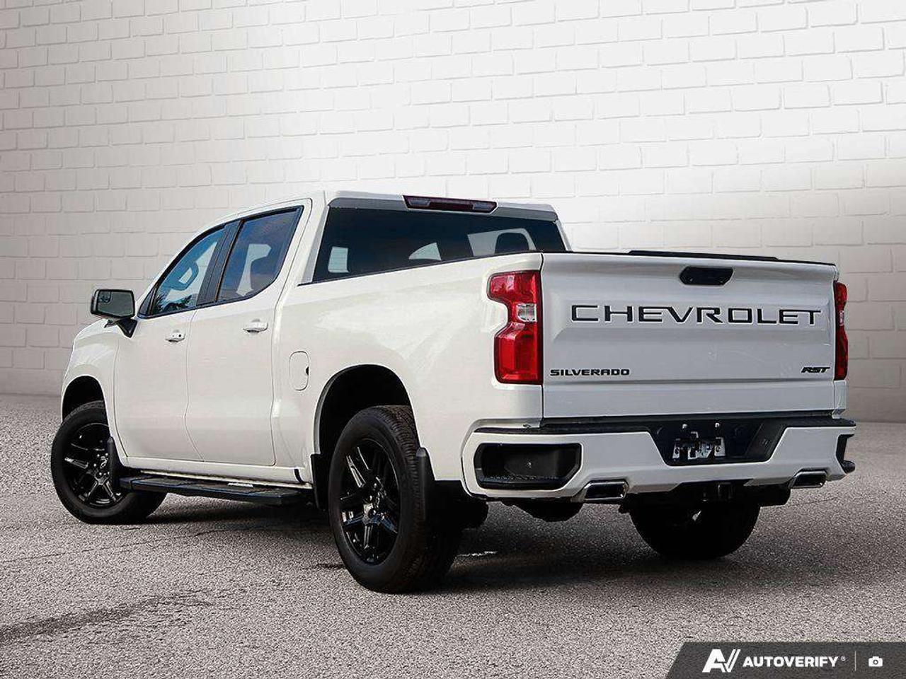 2023 Chevrolet Silverado 1500 RST, 3.0L DURAMAX, 4X4, ALLOYS, CLOTH, 1-OWNER, CERTIFIED PREOWNED! Photo