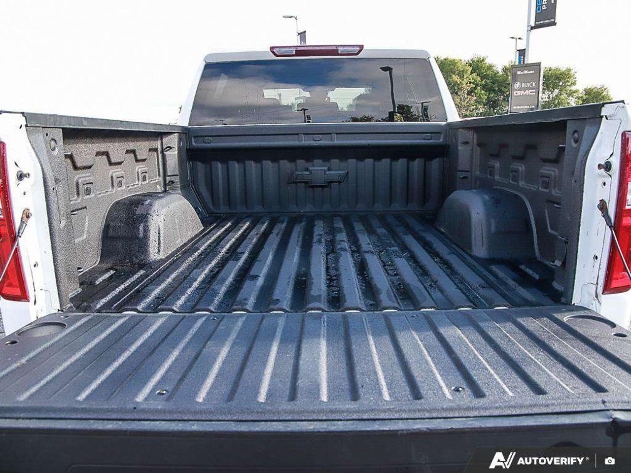 2023 Chevrolet Silverado 1500 RST, 3.0L DURAMAX, 4X4, ALLOYS, CLOTH, 1-OWNER, CERTIFIED PREOWNED! Photo