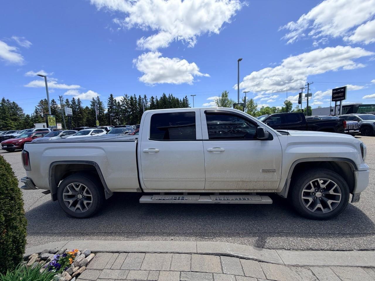 2017 GMC Sierra 1500 4WD Crew Cab 153.0  SLT Photo