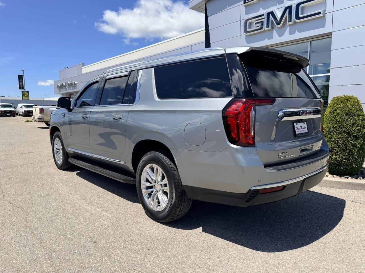 2023 GMC Yukon XL 4WD 4dr SLT Photo3