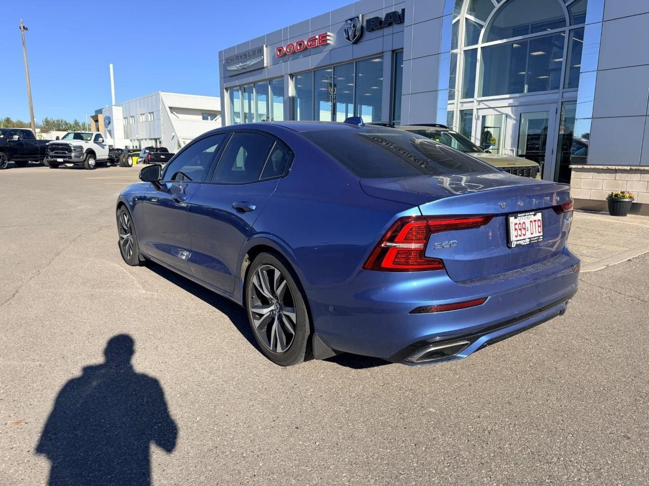 2020 Volvo S60 T6 AWD R-Design Photo