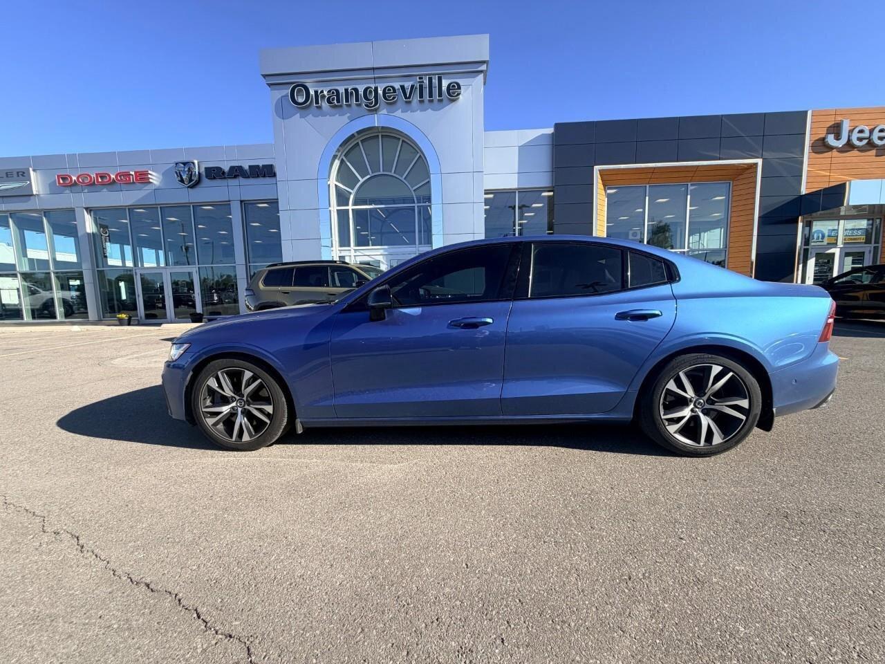 2020 Volvo S60 T6 AWD R-Design Photo